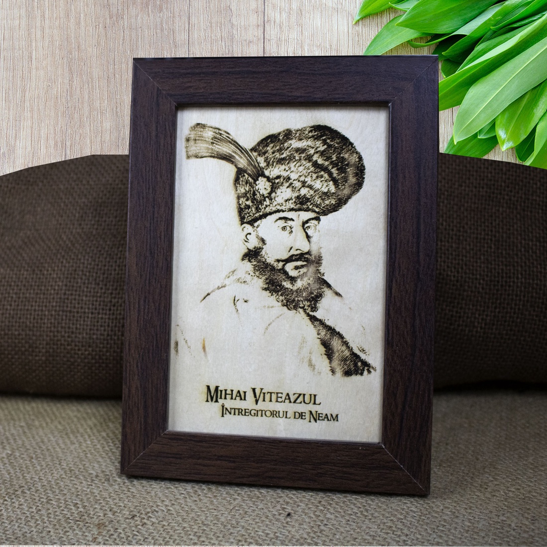 Tablou suvenir din lemn, gravat, Mihai Viteazul, dimensiune 10/15 cm, rama inclusa - casă & stil de viață - decorațiuni de casă - picturi murale - artă de perete din lemn - Artynos.ro