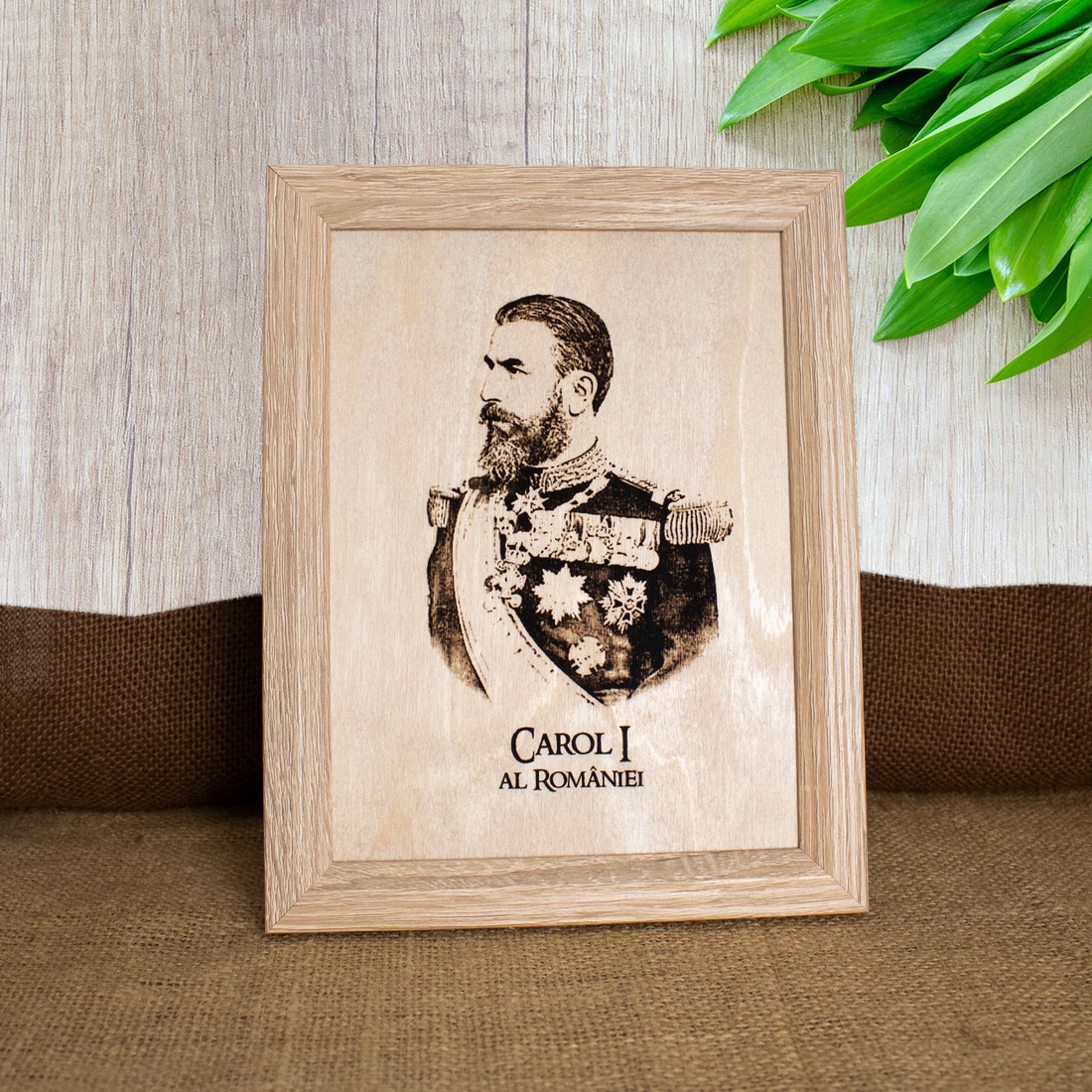 Tablou suvenir din lemn, gravat, Carol I al Romaniei, dimensiune 15/20 cm, rama inclusa - casă & stil de viață - decorațiuni de casă - picturi murale - artă de perete din lemn - Artynos.ro