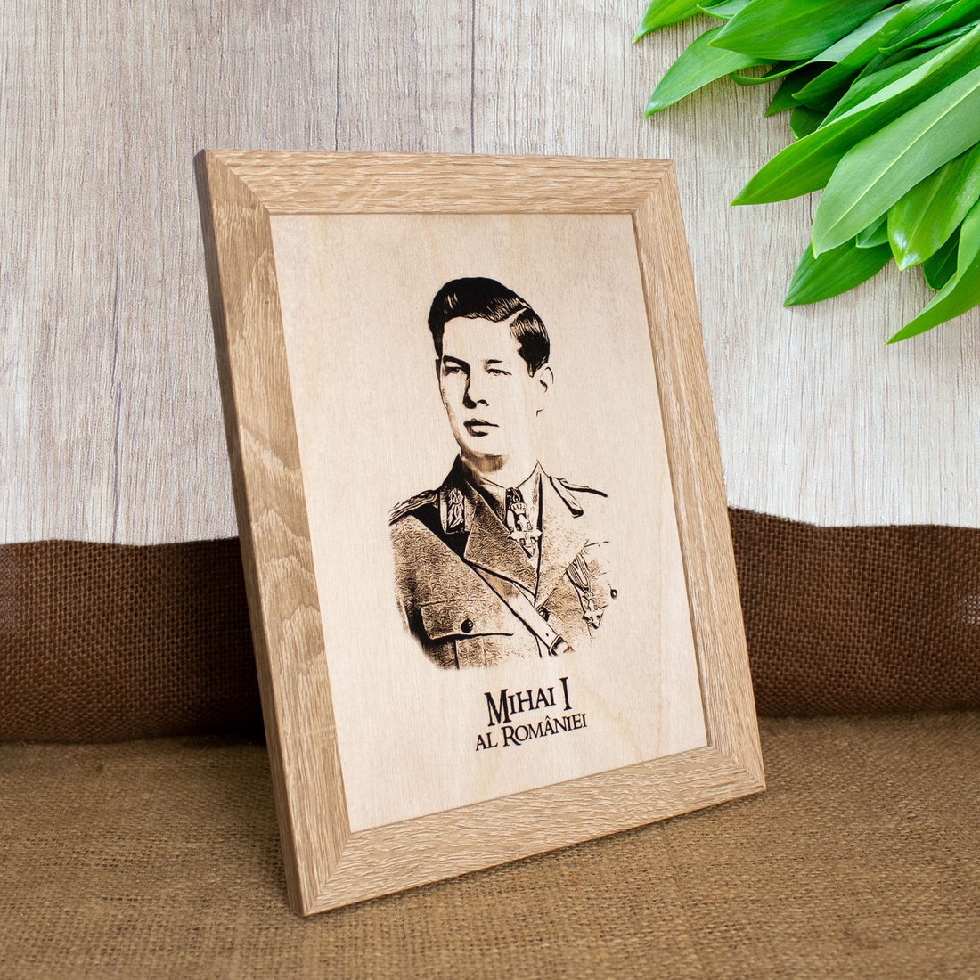 Tablou suvenir din lemn, gravat, Mihai I al Romaniei, dimensiune 15/20 cm, rama inclusa - casă & stil de viață - decorațiuni de casă - picturi murale - artă de perete din lemn - Artynos.ro