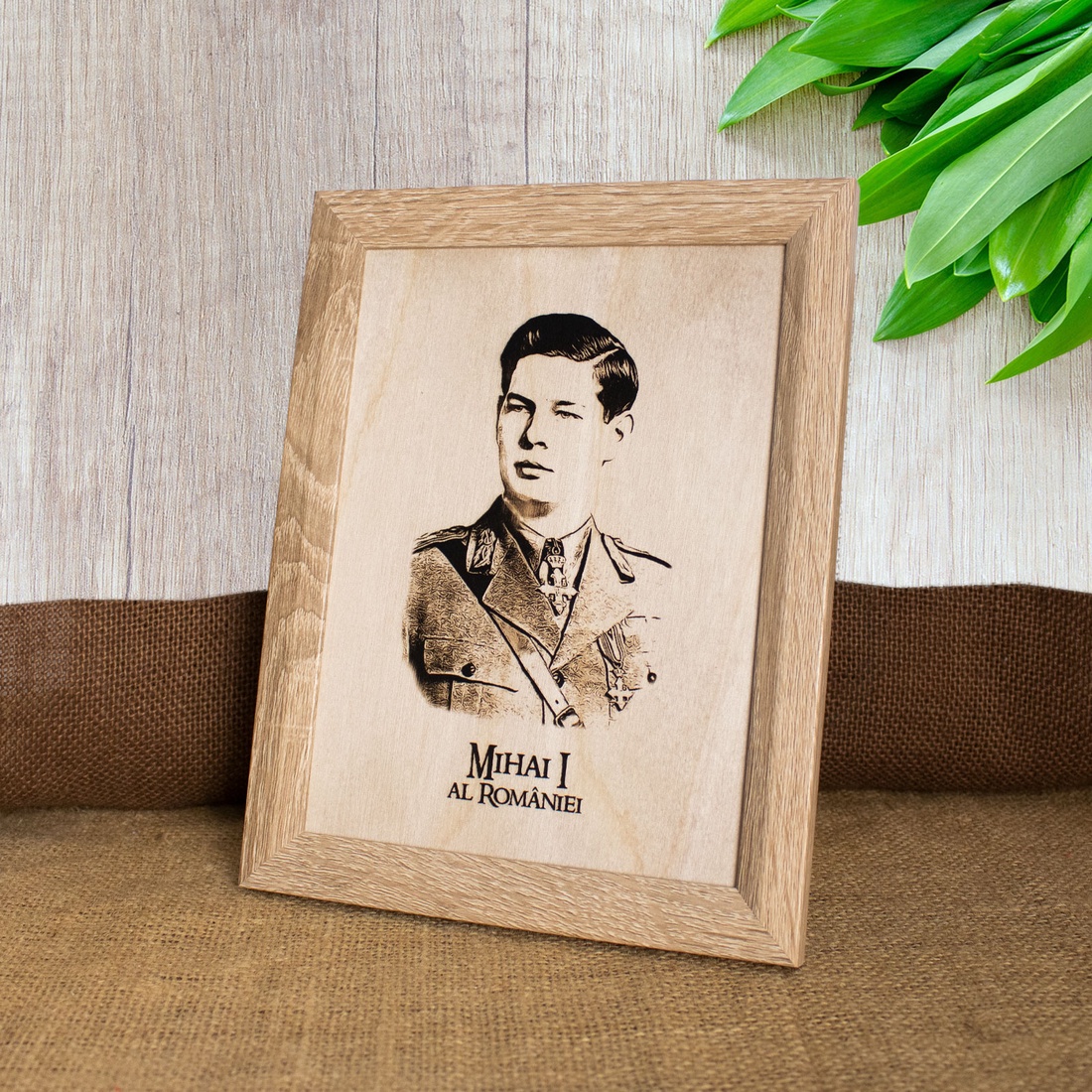 Tablou suvenir din lemn, gravat, Mihai I al Romaniei, dimensiune 15/20 cm, rama inclusa - casă & stil de viață - decorațiuni de casă - picturi murale - artă de perete din lemn - Artynos.ro