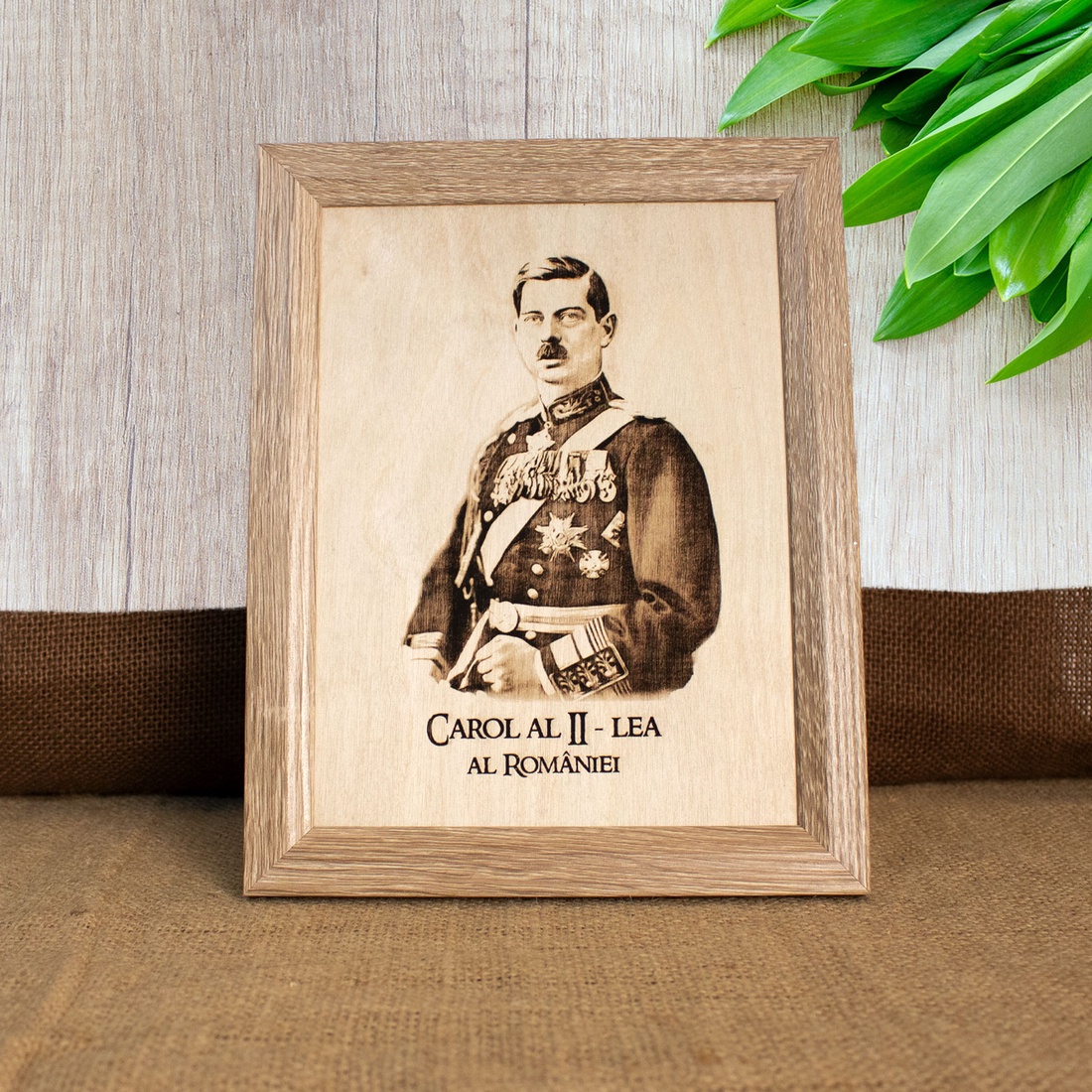 Tablou suvenir din lemn, gravat, Carol al II-lea al Romaniei, dimensiune 15/20 cm, rama inclusa - casă & stil de viață - decorațiuni de casă - picturi murale - artă de perete din lemn - Artynos.ro