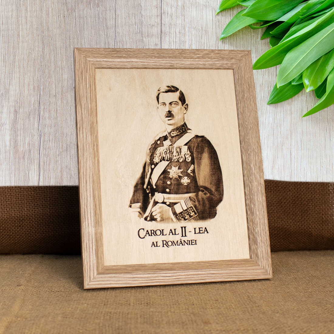 Tablou suvenir din lemn, gravat, Carol al II-lea al Romaniei, dimensiune 15/20 cm, rama inclusa - casă & stil de viață - decorațiuni de casă - picturi murale - artă de perete din lemn - Artynos.ro