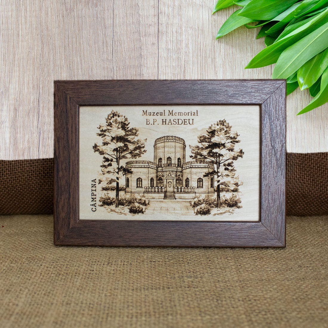 Tablou suvenir din lemn, gravat, Castelul Julia Hasdeu, dimensiune 10/15, rama inclusa - casă & stil de viață - decorațiuni de casă - picturi murale - artă de perete din lemn - Artynos.ro