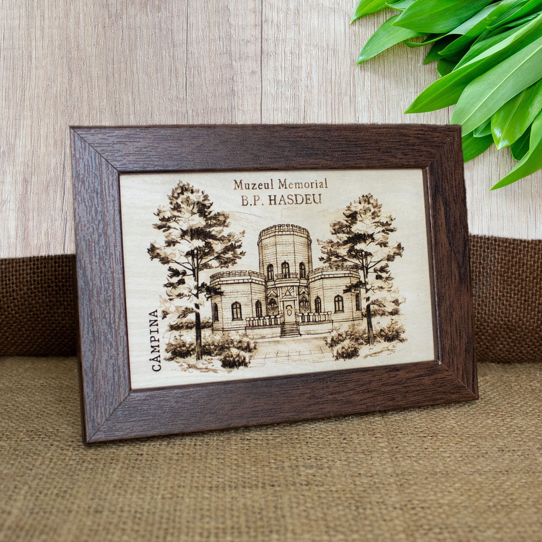Tablou suvenir din lemn, gravat, Castelul Julia Hasdeu, dimensiune 10/15, rama inclusa - casă & stil de viață - decorațiuni de casă - picturi murale - artă de perete din lemn - Artynos.ro