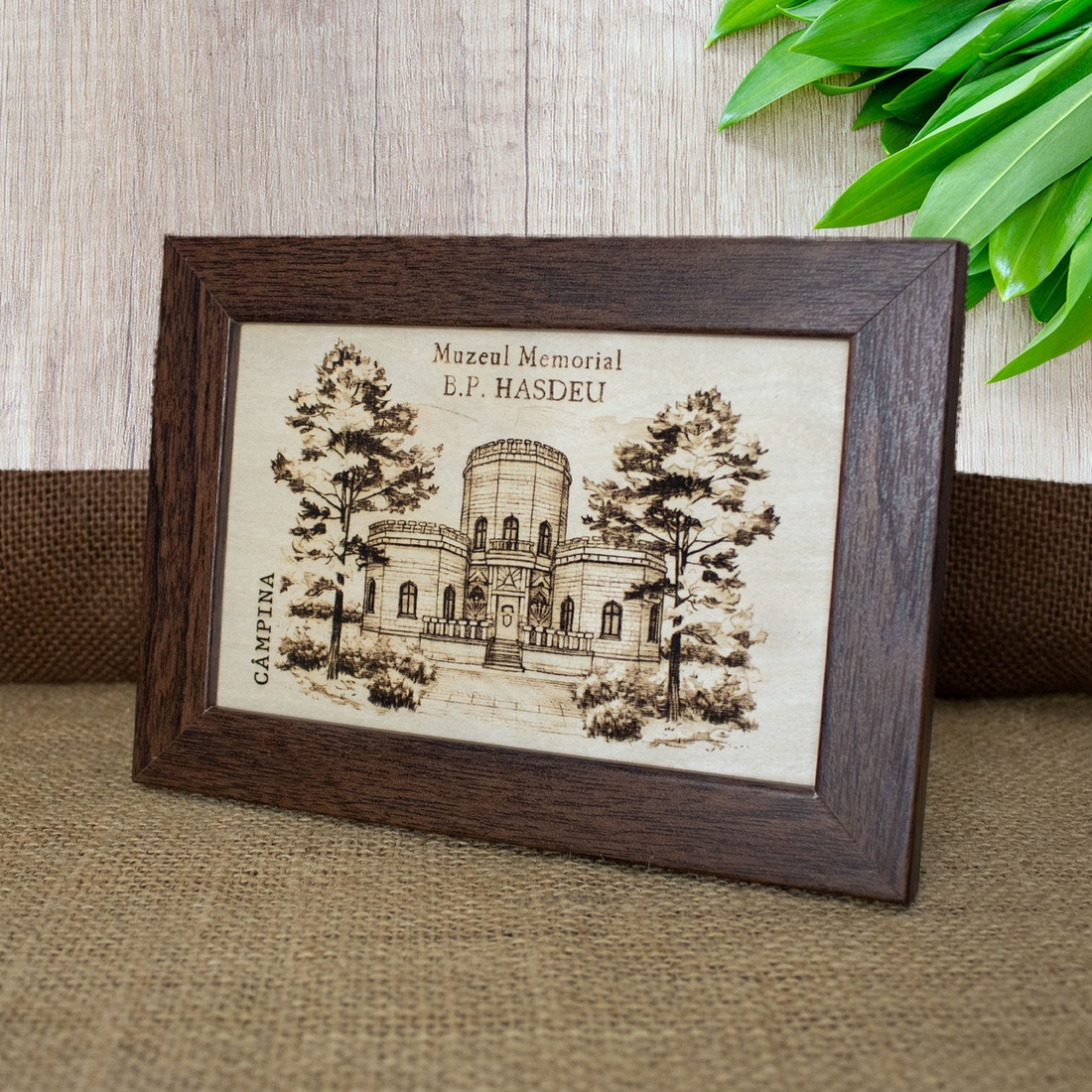 Tablou suvenir din lemn, gravat, Castelul Julia Hasdeu, dimensiune 10/15, rama inclusa - casă & stil de viață - decorațiuni de casă - picturi murale - artă de perete din lemn - Artynos.ro