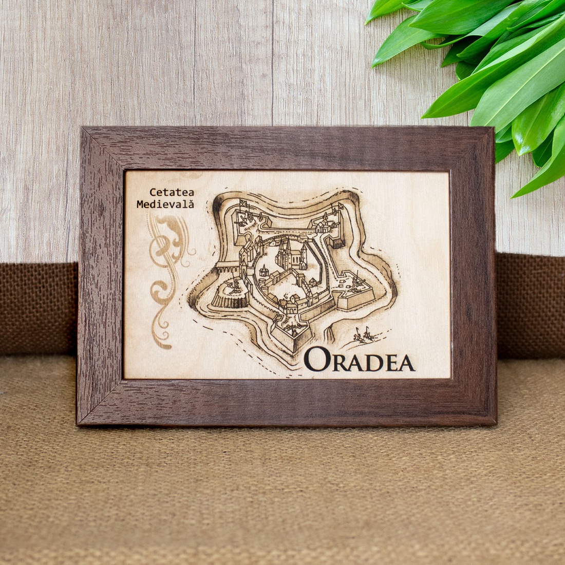 Tablou suvenir din lemn, gravat, Cetatea Oradea, dimensiune 10 x 15 cm, rama inclusa - casă & stil de viață - decorațiuni de casă - picturi murale - artă de perete din lemn - Artynos.ro
