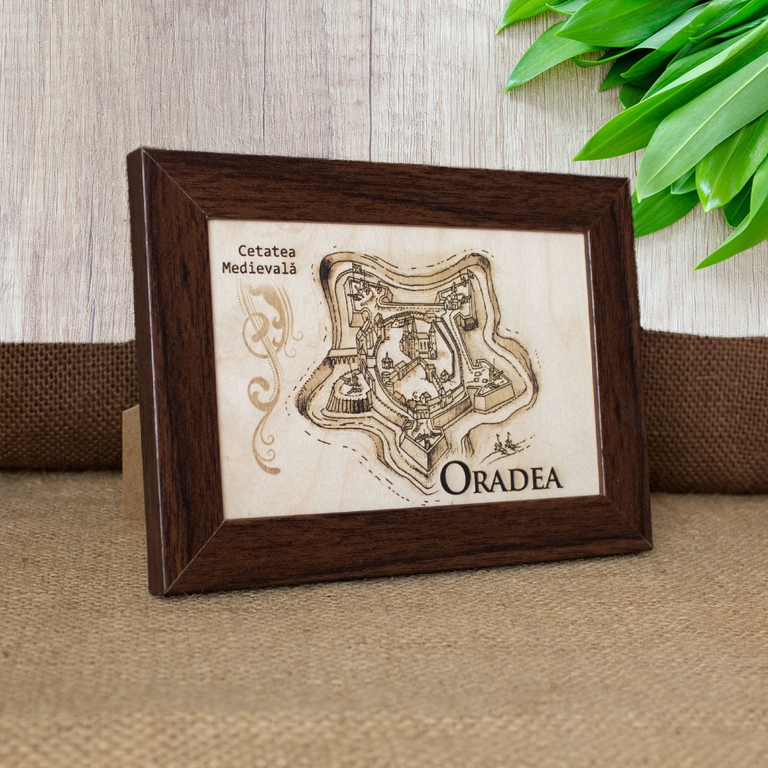 Tablou suvenir din lemn, gravat, Cetatea Oradea, dimensiune 10 x 15 cm, rama inclusa - casă & stil de viață - decorațiuni de casă - picturi murale - artă de perete din lemn - Artynos.ro