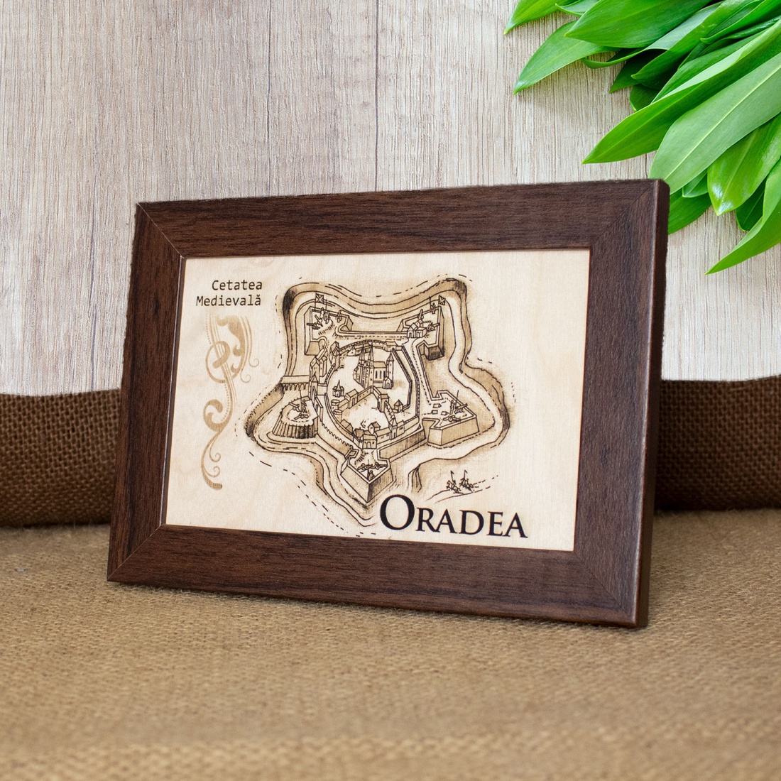 Tablou suvenir din lemn, gravat, Cetatea Oradea, dimensiune 10 x 15 cm, rama inclusa - casă & stil de viață - decorațiuni de casă - picturi murale - artă de perete din lemn - Artynos.ro
