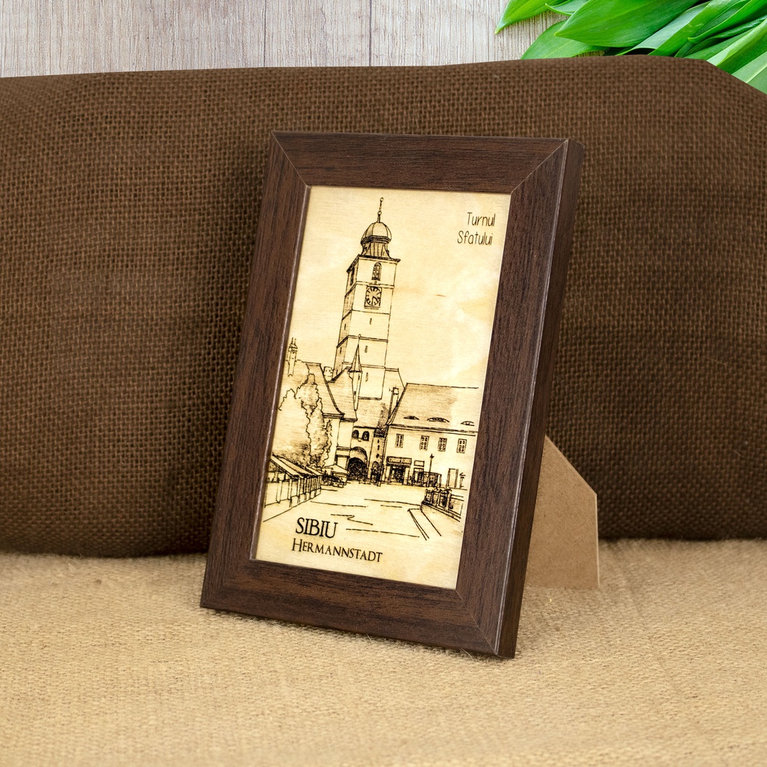 Tablou suvenir din lemn, gravat, Turnul Sfatului, Sibiu, dimensiune 10/15, rama inclusa - casă & stil de viață - decorațiuni de casă - picturi murale - artă de perete din lemn - Artynos.ro