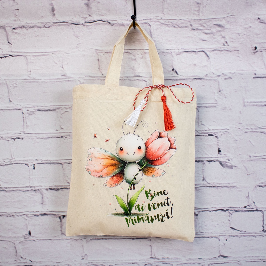 Sacoșă mărțișor textilă din bumbac, 22 � 26 cm � Fluturași colorați - bijuterii - mărțișor - Artynos.ro