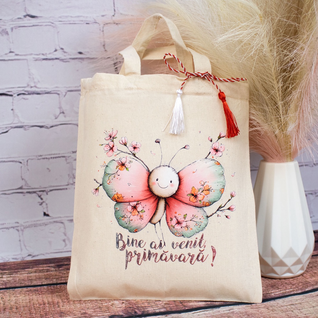 Sacoșă mărțișor textilă din bumbac, 22 � 26 cm � Fluturaș Bine ai venit primavara - bijuterii - mărțișor - Artynos.ro