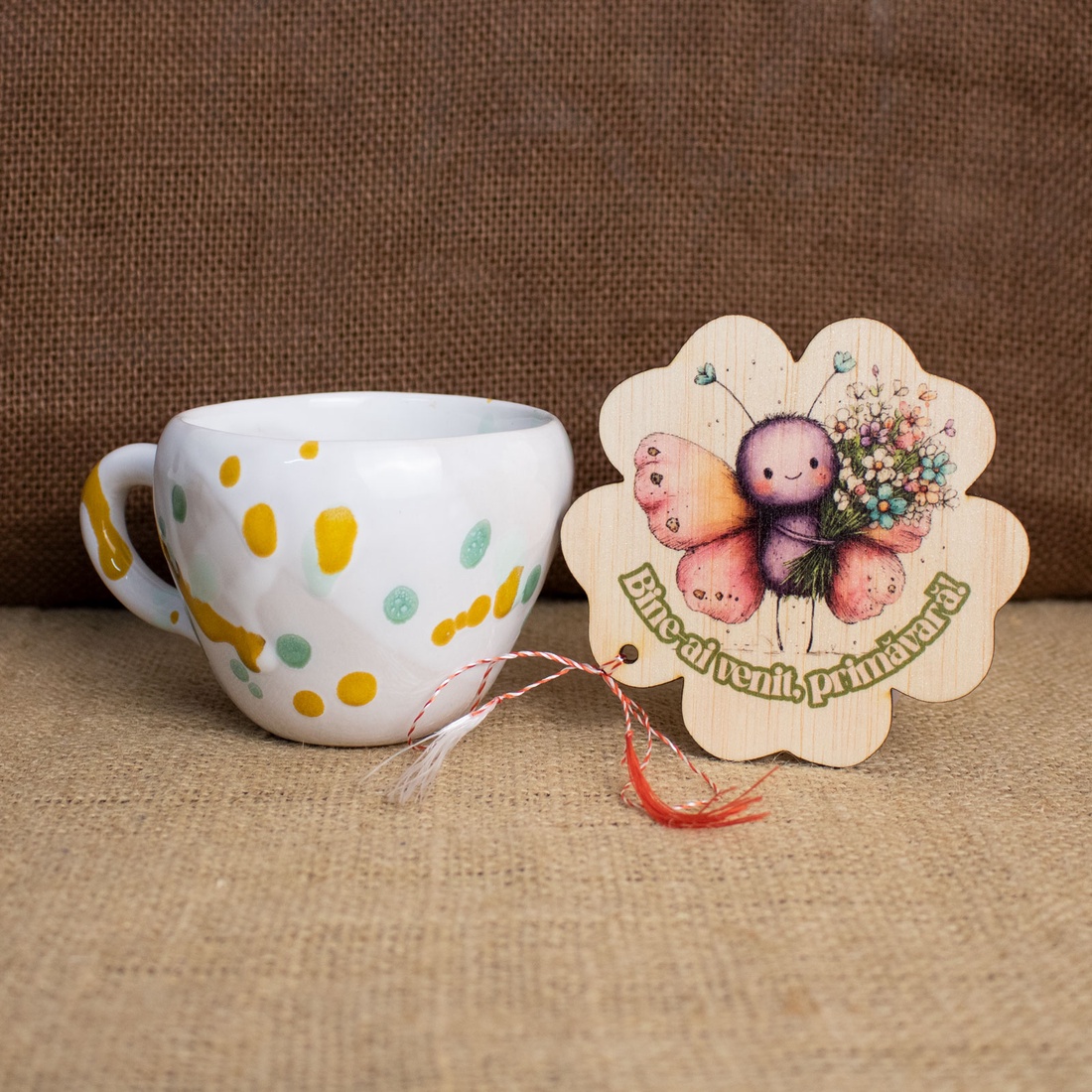 Suport de pahare din lemn, mărțișor � Fluturași jucăuși - bijuterii - mărțișor - Artynos.ro