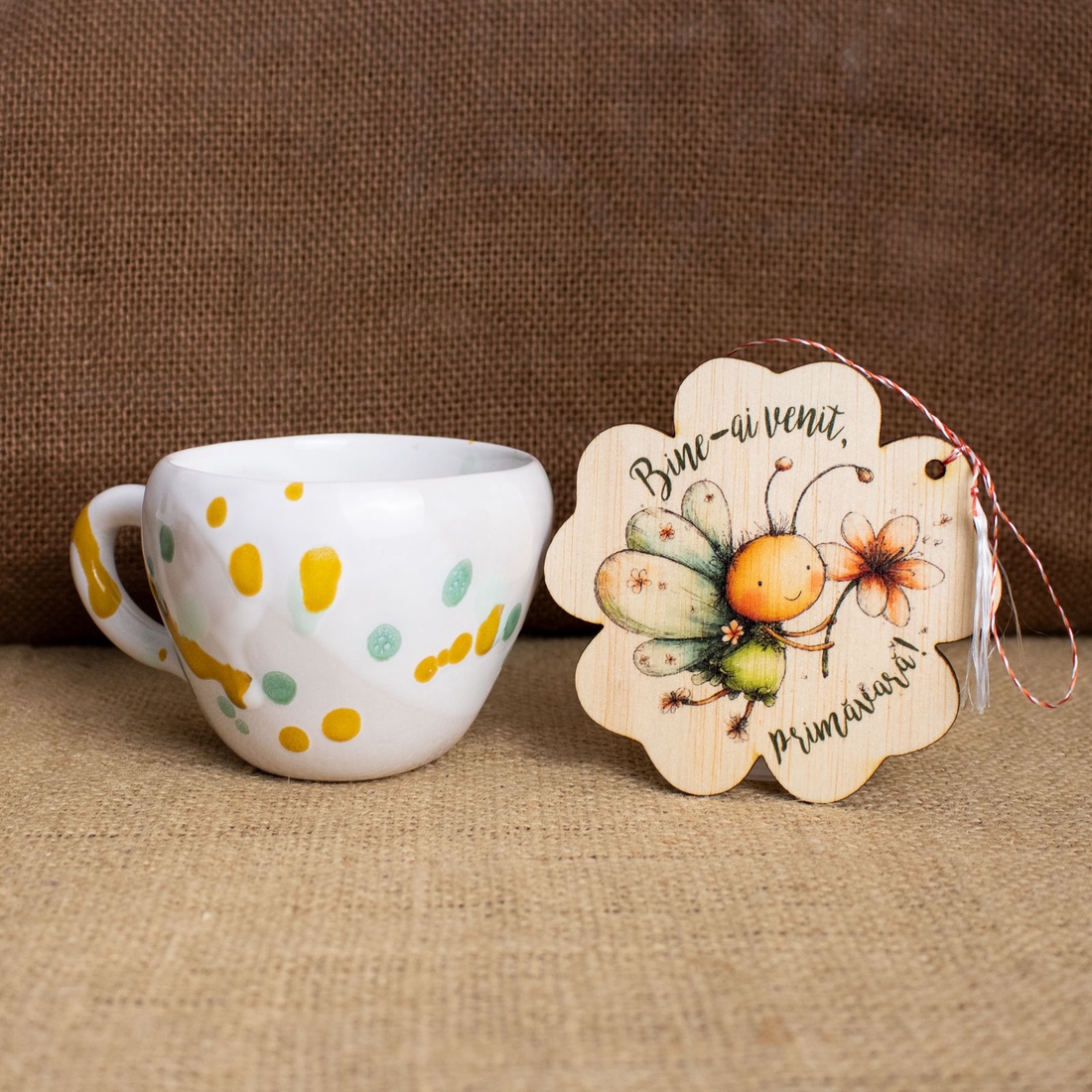 Suport de pahare din lemn, mărțișor � Fluturași colorați - bijuterii - mărțișor - Artynos.ro