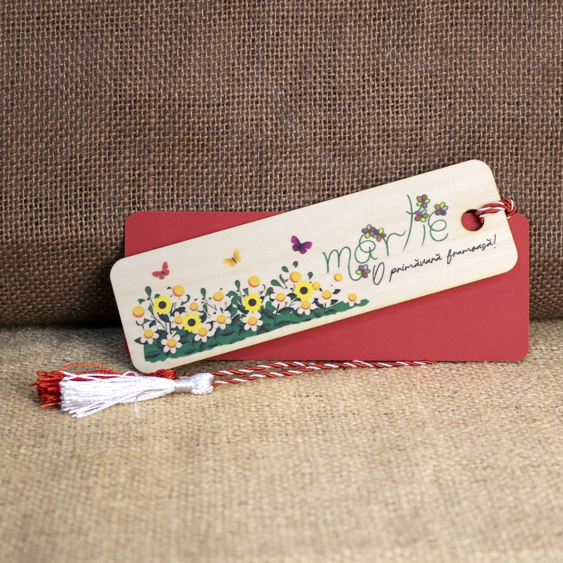 Martisor din lemn, semn de carte, personalizat, Flori de primavara - bijuterii - mărțișor - Artynos.ro