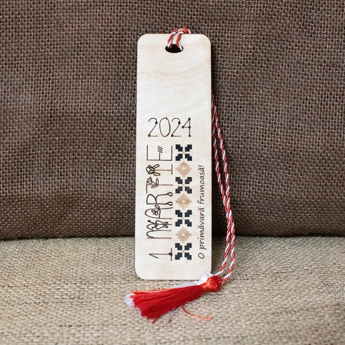 Martisor Semn de carte, personalizat - bijuterii - mărțișor - Artynos.ro