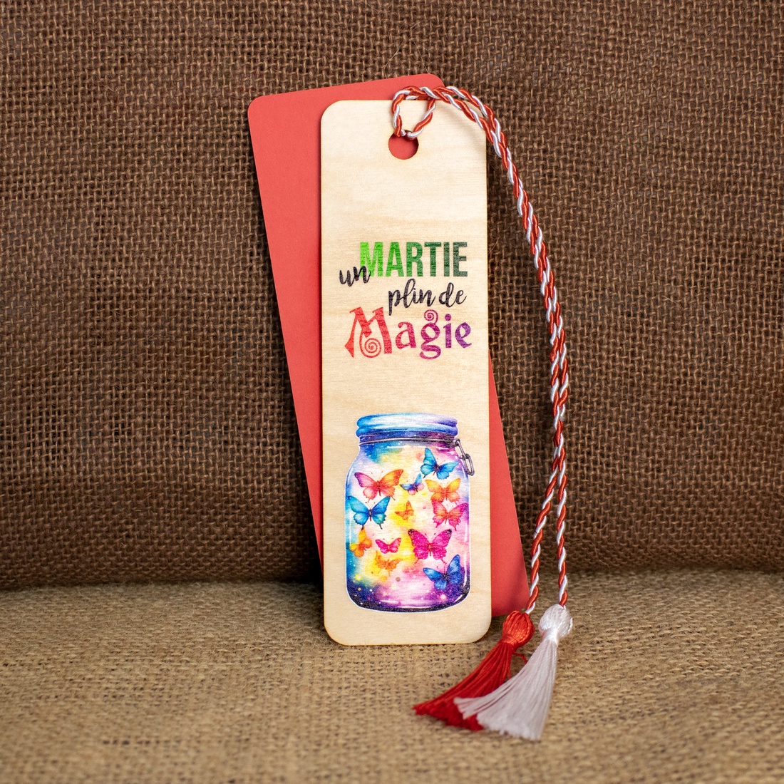 Martisor din lemn, semn de carte, personalizat Martie cu MAGIE - bijuterii - mărțișor - Artynos.ro