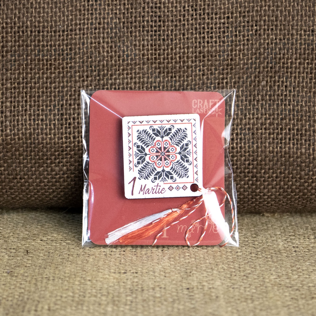 Martisor din lemn, cu motive traditionale romanesti - bijuterii - mărțișor - Artynos.ro