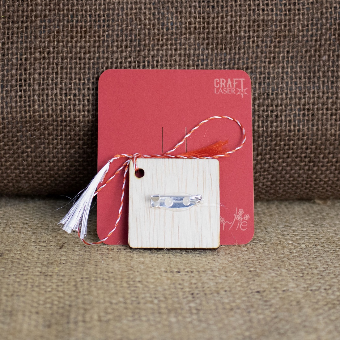 Martisor din lemn, cu motive traditionale romanesti - bijuterii - mărțișor - Artynos.ro