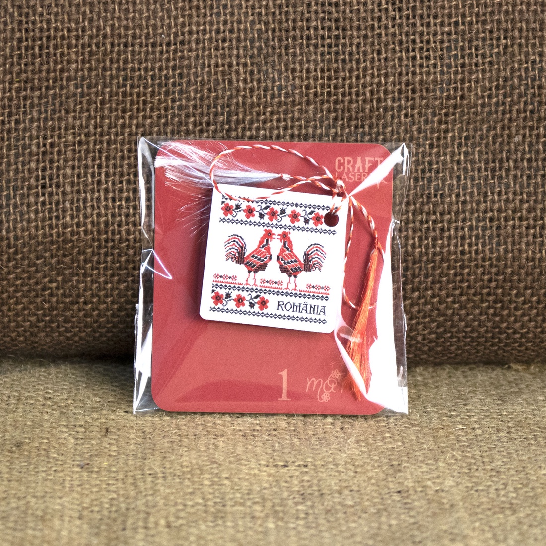 Martisor din lemn, cu motive traditionale romanesti - bijuterii - mărțișor - Artynos.ro