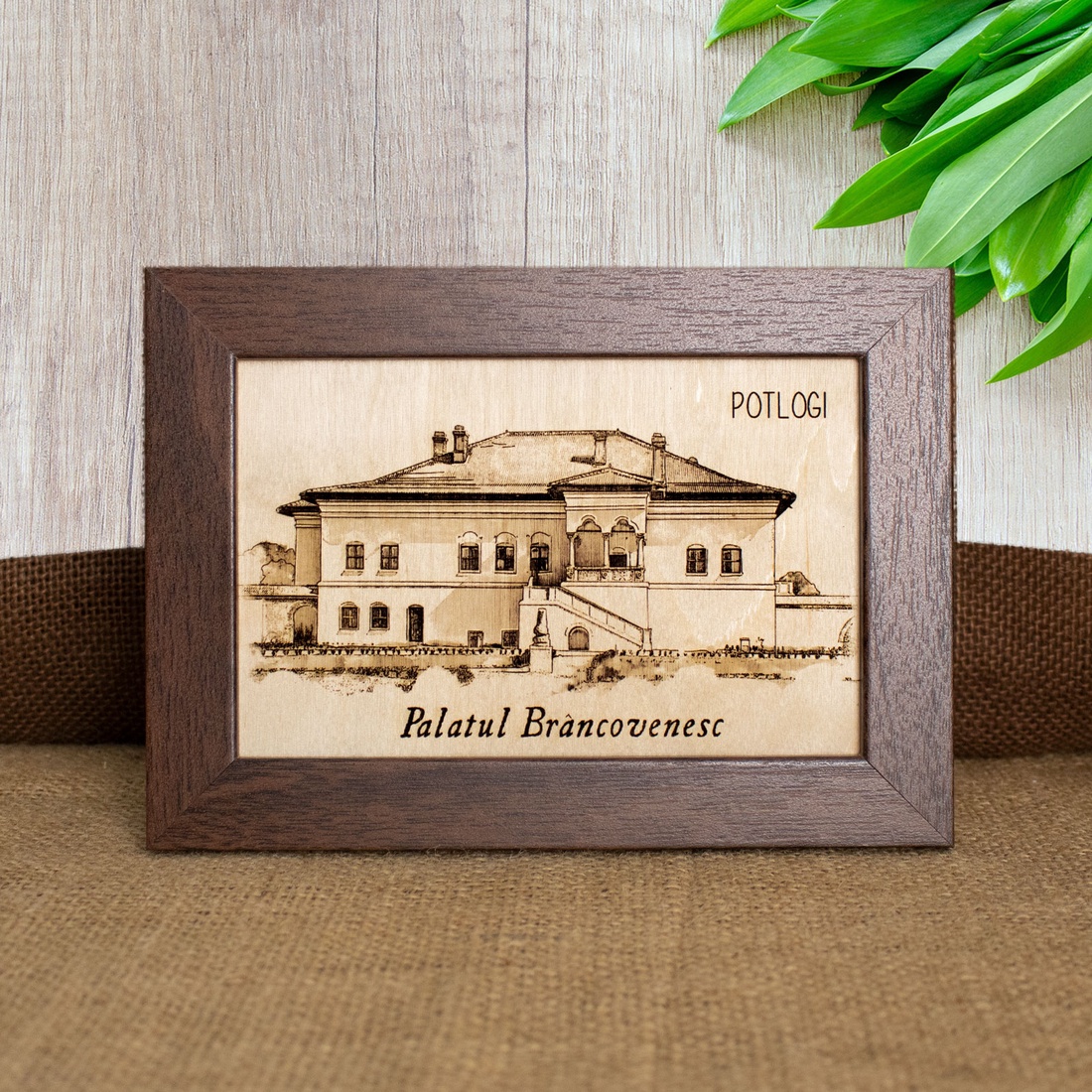 Tablou suvenir din lemn, gravat, Palatul Brancovenesc Potlogi, dimensiune 10 x15 cm, rama inclusa - casă & stil de viață - decorațiuni de casă - picturi murale - artă de perete din lemn - Artynos.ro