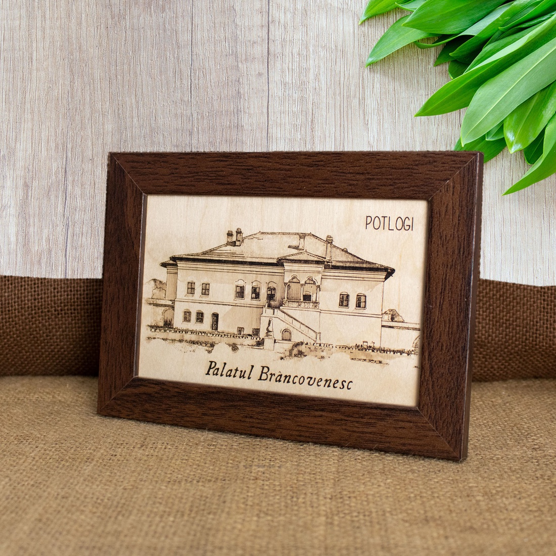 Tablou suvenir din lemn, gravat, Palatul Brancovenesc Potlogi, dimensiune 10 x15 cm, rama inclusa - casă & stil de viață - decorațiuni de casă - picturi murale - artă de perete din lemn - Artynos.ro
