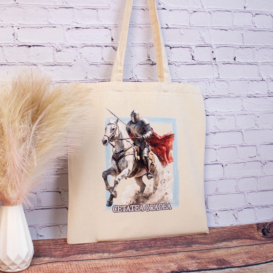 Sacosa din bumbac, suvenir, Cavaler medieval, Cetatea Oradea - genți și portofele - geantă pentru cumpărături - totebaguri - Artynos.ro