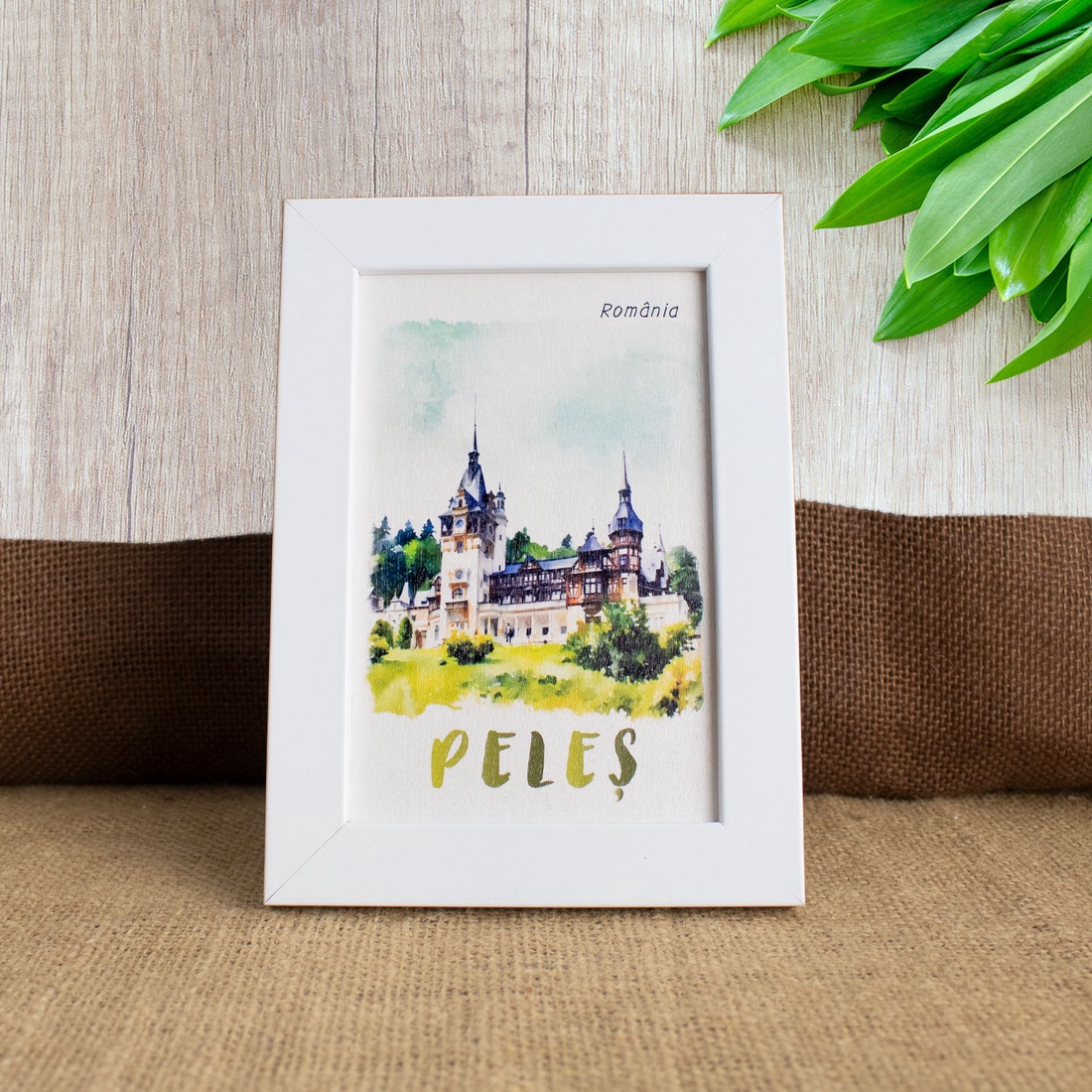 Tablou suvenir, din lemn, acuarela, Castelul Peles, dimensiune 10/15 cm, rama inclusa - casă & stil de viață - decorațiuni de casă - picturi murale - artă de perete din lemn - Artynos.ro