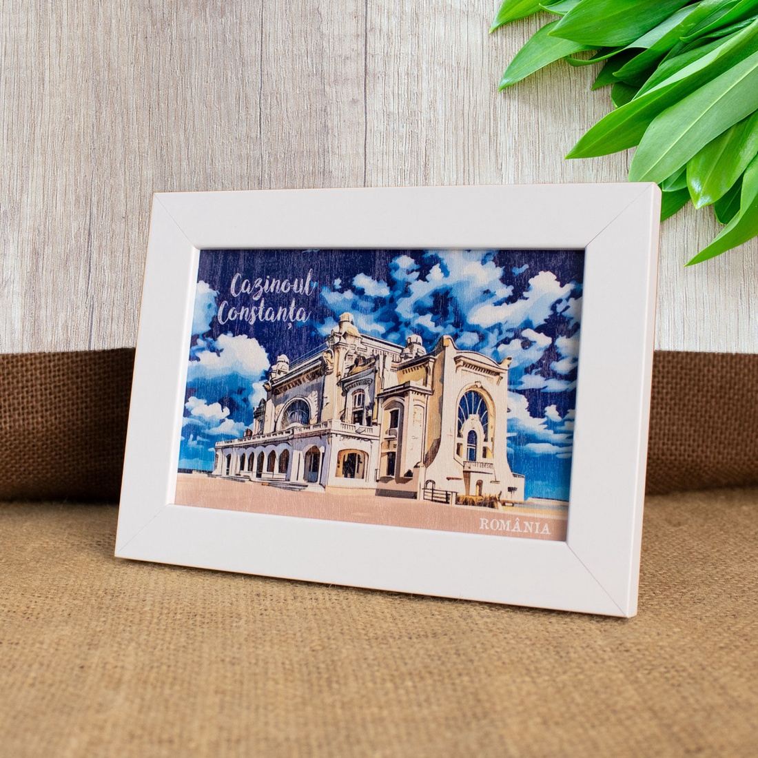 Tablou suvenir din lemn, acuarela, Cazinoul Constanta, dimensiune 10/15, rama inclusa - casă & stil de viață - decorațiuni de casă - picturi murale - artă de perete din lemn - Artynos.ro
