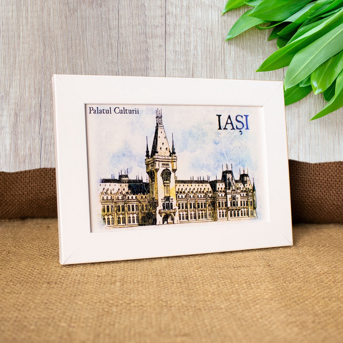 Tablou suvenir, din lemn, acuarela, Palatul Culturii din Iasi, dimensiune 10/15 cm, rama inclusa - casă & stil de viață - decorațiuni de casă - picturi murale - artă de perete din lemn - Artynos.ro