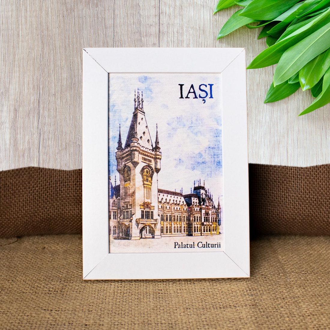 Tablou suvenir, din lemn, acuarela, Palatul Culturii din Iasi, dimensiune 10/15 cm, rama inclusa - casă & stil de viață - decorațiuni de casă - picturi murale - artă de perete din lemn - Artynos.ro
