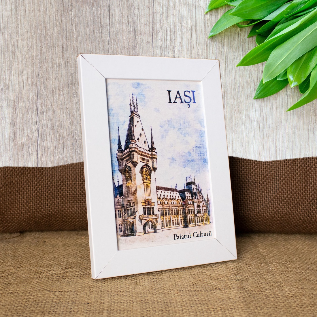 Tablou suvenir, din lemn, acuarela, Palatul Culturii din Iasi, dimensiune 10/15 cm, rama inclusa - casă & stil de viață - decorațiuni de casă - picturi murale - artă de perete din lemn - Artynos.ro