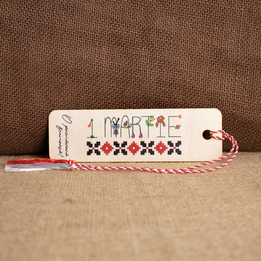 Martisor din lemn, semn de carte, personalizat, cu motive tradionale romanesti - bijuterii - mărțișor - Artynos.ro