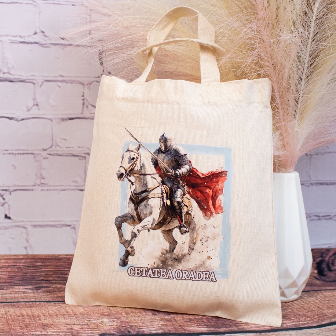 Sacosa din bumbac, suvenir, Cavaler medieval, Cetatea Oradea, dimensiune 22 x 26 cm - genți și portofele - geantă pentru cumpărături - totebaguri - Artynos.ro