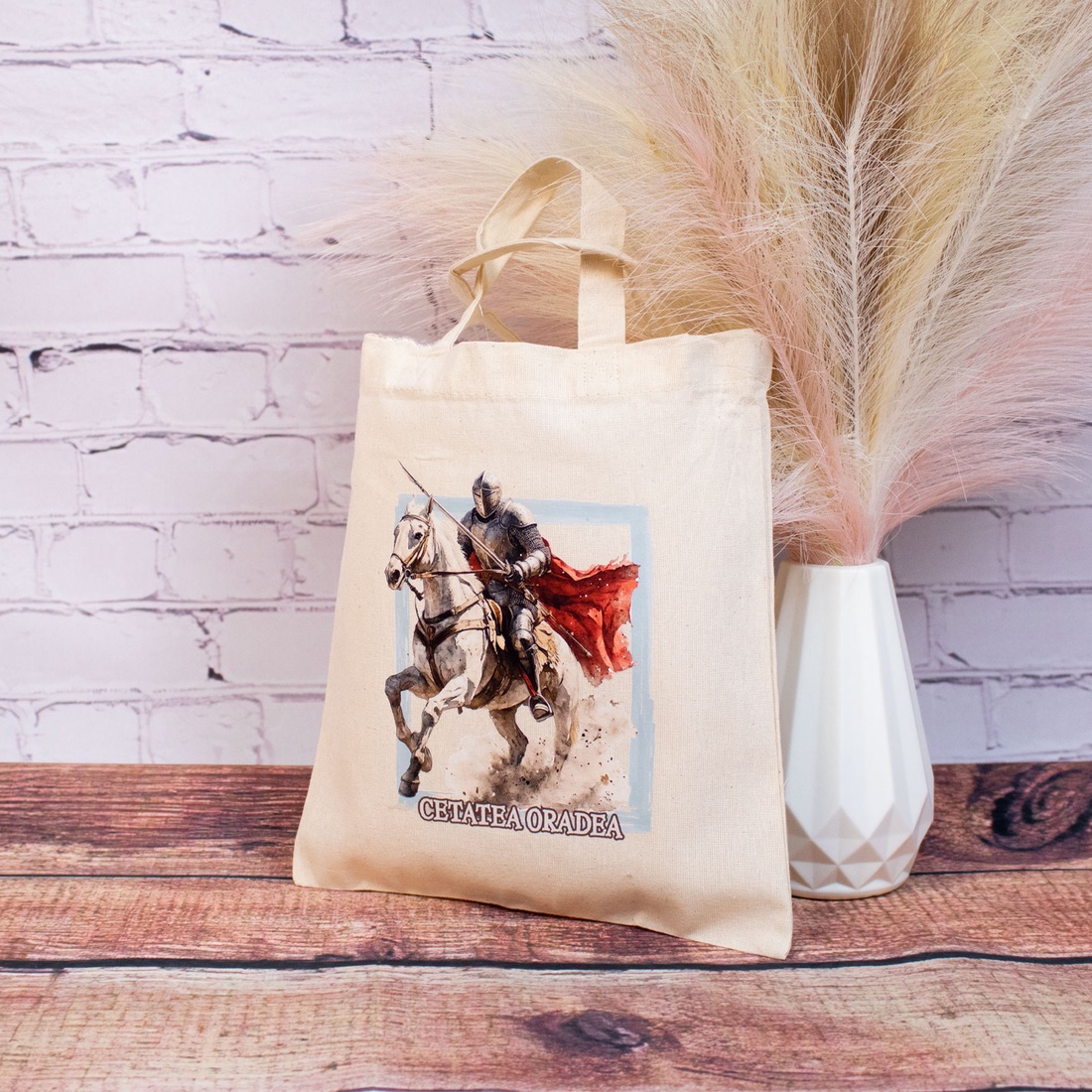 Sacosa din bumbac, suvenir, Cavaler medieval, Cetatea Oradea, dimensiune 22 x 26 cm - genți și portofele - geantă pentru cumpărături - totebaguri - Artynos.ro