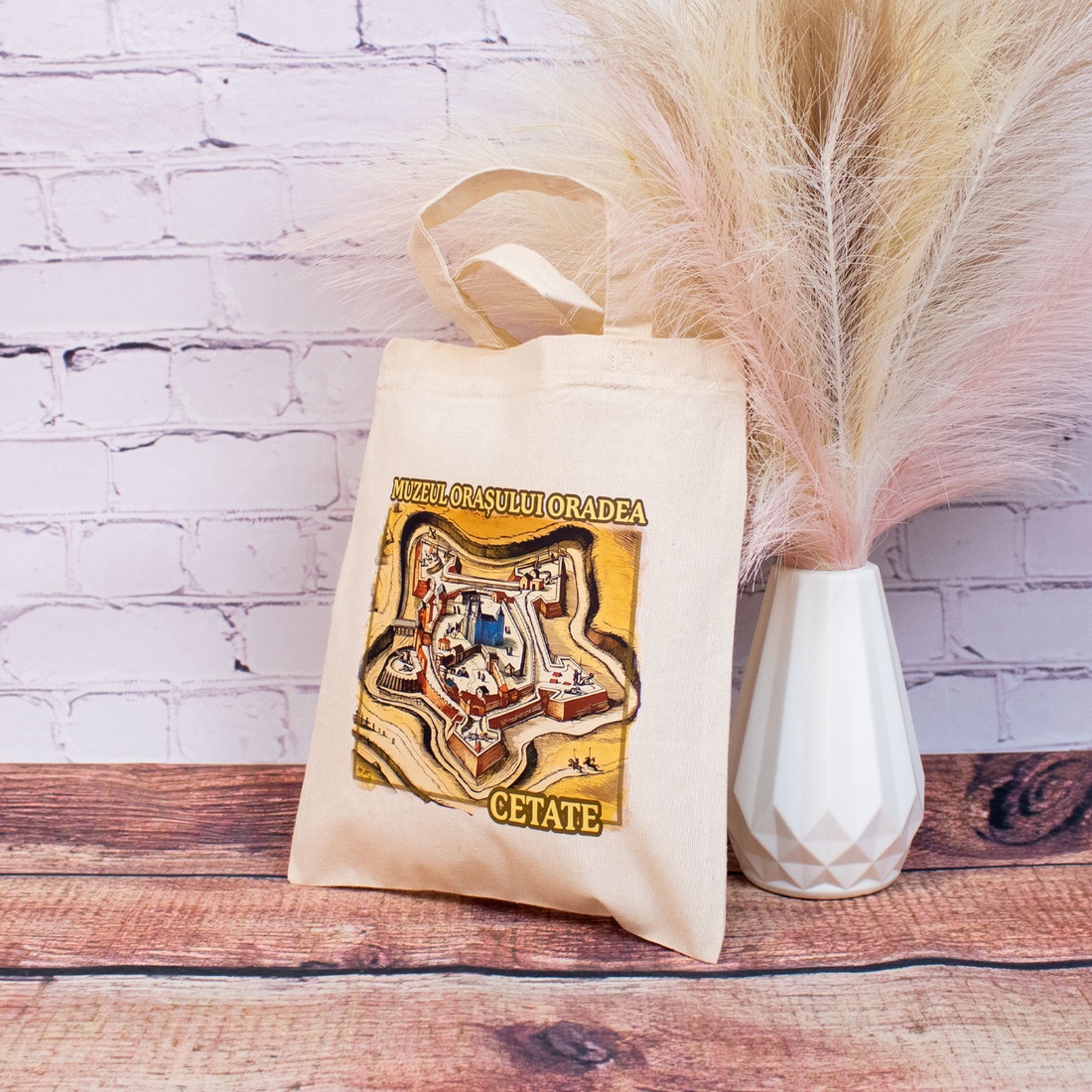 Sacosa din bumbac, suvenir, Muzeul Orasului Oradea, Cetatea Oradea, dimensiune 22 x 26 cm - genți și portofele - geantă pentru cumpărături - totebaguri - Artynos.ro