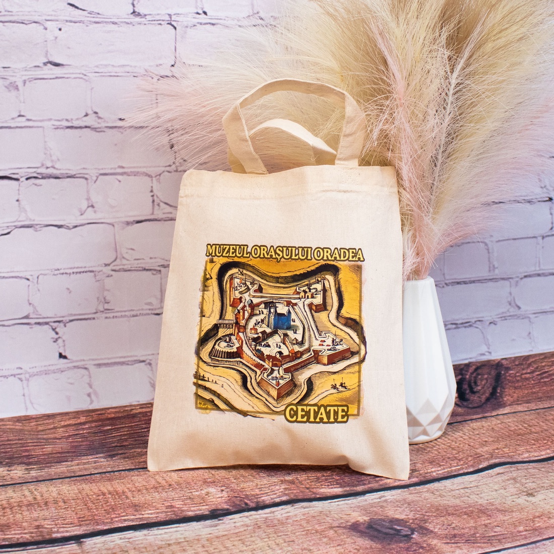 Sacosa din bumbac, suvenir, Muzeul Orasului Oradea, Cetatea Oradea, dimensiune 22 x 26 cm - genți și portofele - geantă pentru cumpărături - totebaguri - Artynos.ro