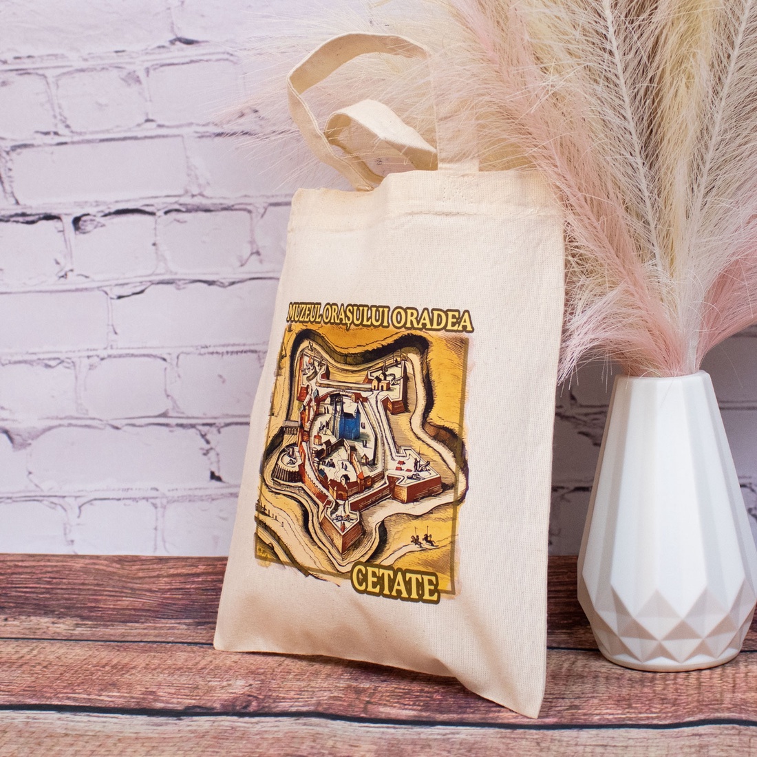 Sacosa din bumbac, suvenir, Muzeul Orasului Oradea, Cetatea Oradea, dimensiune 22 x 26 cm - genți și portofele - geantă pentru cumpărături - totebaguri - Artynos.ro
