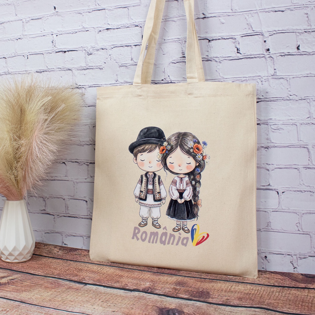 Sacosa din bumbac, suvenir, Româncuță și românaș � din România noastră - genți și portofele - geantă pentru cumpărături - totebaguri - Artynos.ro