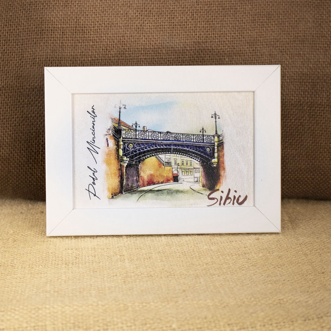 Tablou suvenir din lemn, acuarela, Podul Minciunilor, Sibiu, dimensiune 10/15, rama inclusa - casă & stil de viață - decorațiuni de casă - picturi murale - artă de perete din lemn - Artynos.ro