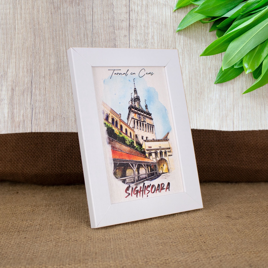 Tablou suvenir, din lemn, acuarela, Turnul cu ceas Sighisoara, dimensiune 10 x15 cm, rama inclusa - casă & stil de viață - decorațiuni de casă - picturi murale - artă de perete din lemn - Artynos.ro