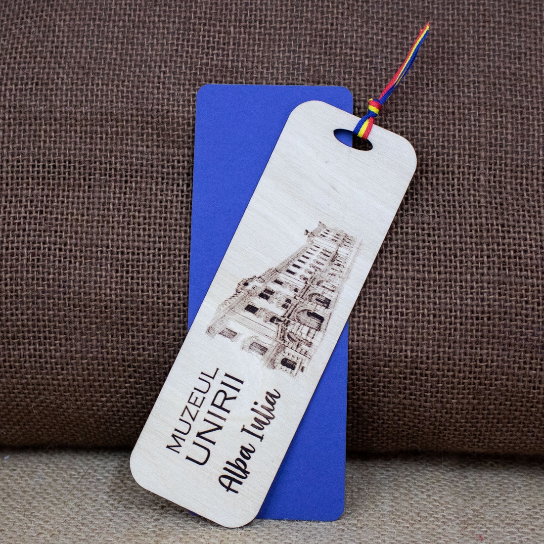 Semn de carte suvenir, din lemn, gravat, Muzeul Unirii - Cetatea Alba Carolina - cărți și creații cu tematică muzicală, cadouri - semn de carte - Artynos.ro
