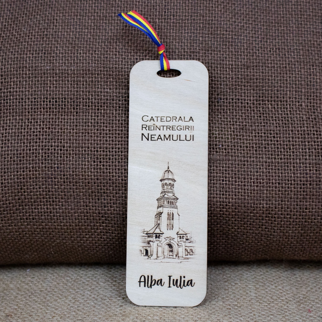 Semn de carte suvenir din lemn, gravat, Catedrala Reintregirii Neamului Alba Iulia - cărți și creații cu tematică muzicală, cadouri - semn de carte - Artynos.ro