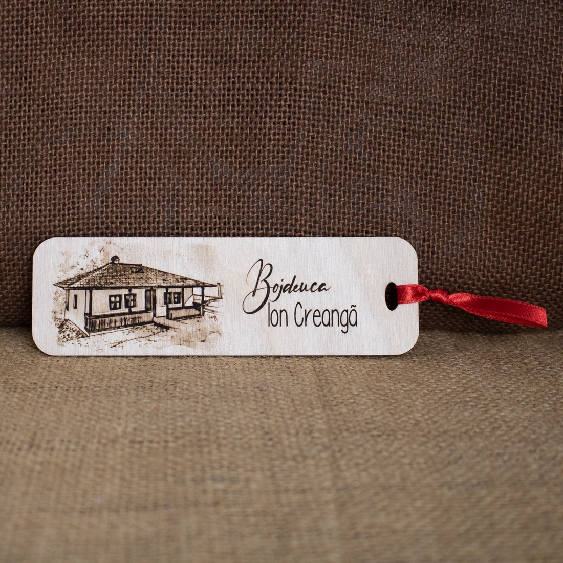 Semn de carte suvenir, din lemn, gravat, Bojdeuca lui Ion Creanga Iasi - cărți și creații cu tematică muzicală, cadouri - semn de carte - Artynos.ro