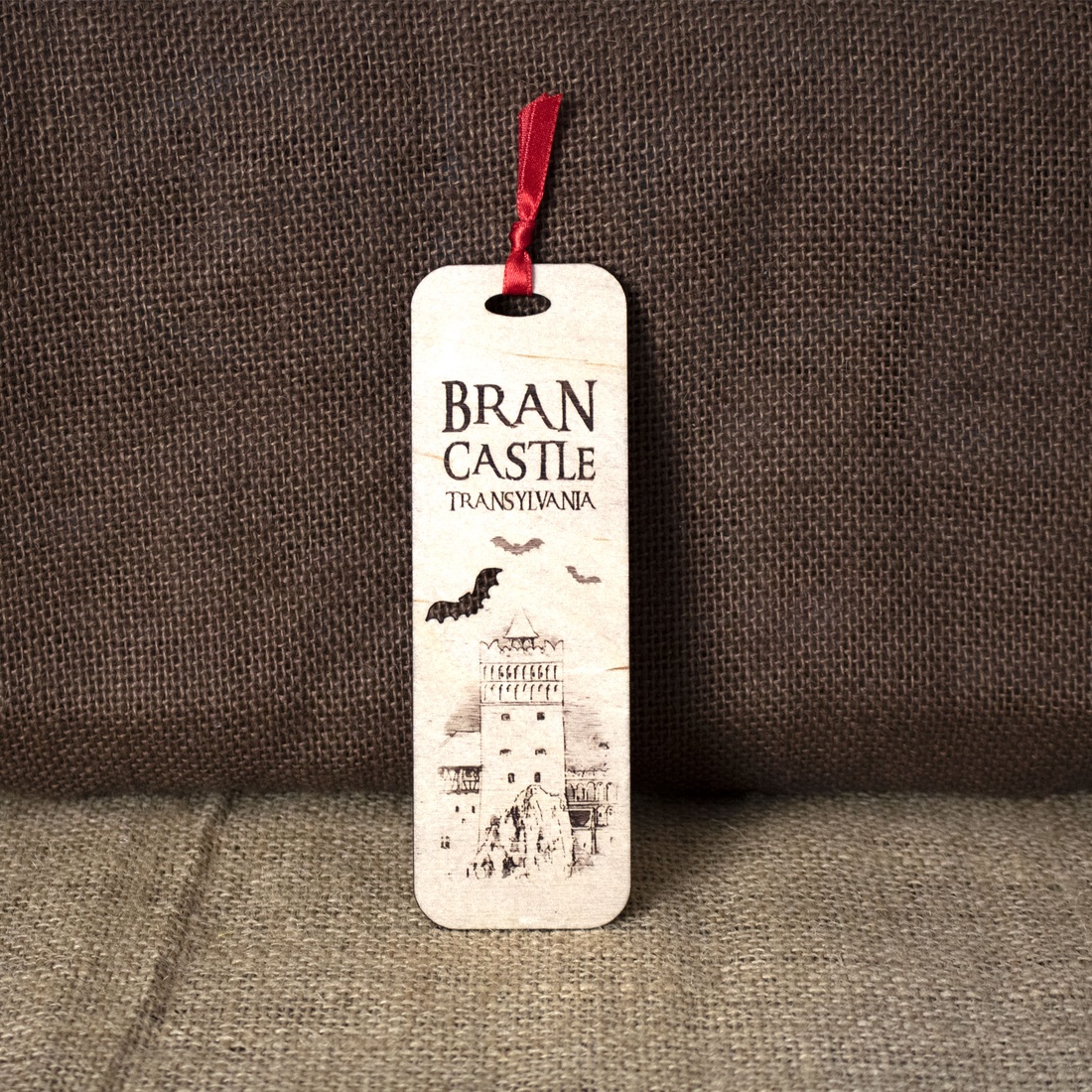 Semn de carte suvenir, din lemn, gravat, Castelul Bran - cărți și creații cu tematică muzicală, cadouri - semn de carte - Artynos.ro