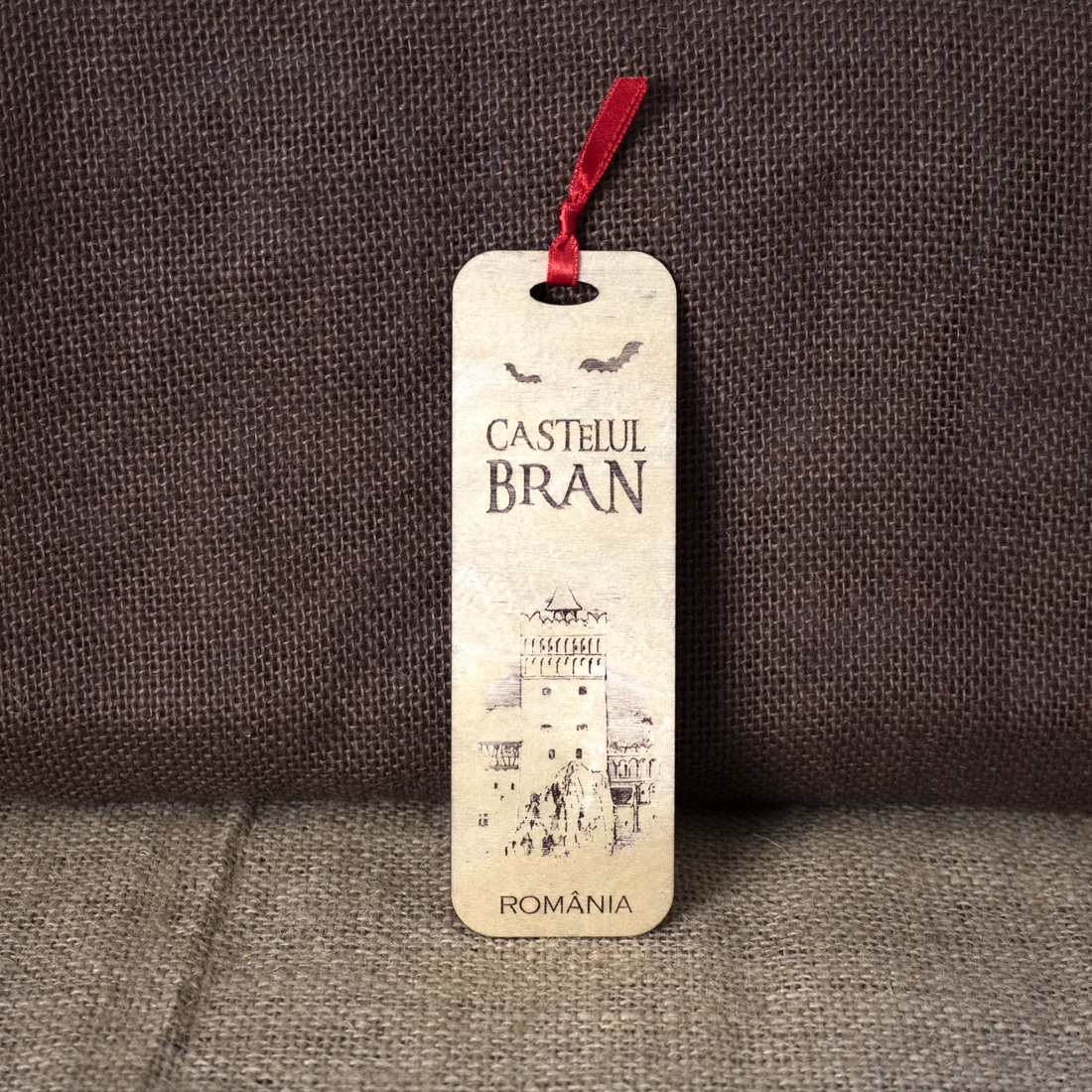 Semn de carte suvenir, din lemn, gravat, Castelul Bran - cărți și creații cu tematică muzicală, cadouri - semn de carte - Artynos.ro