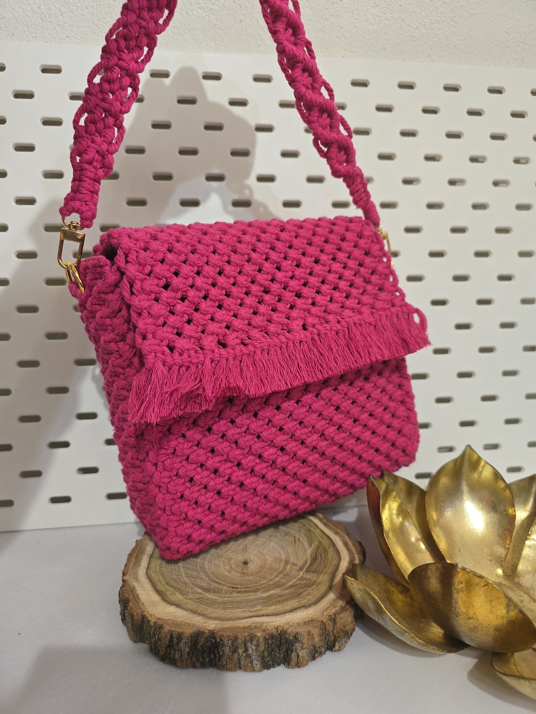 Poșetă Macrame Lucrată Manual Roz Fucsia cu Franjuri 100% Bumbac Organic - geantă și husă - genți de umăr și genți de mână - genți casual, genți de mână - Artynos.ro Poșetă Macrame Lucrată Manual Roz Fucsia cu Franjuri 100% Bumbac Organic - geantă și husă - genți de umăr și genți de mână - genți casual, genți de mână - Artynos.ro