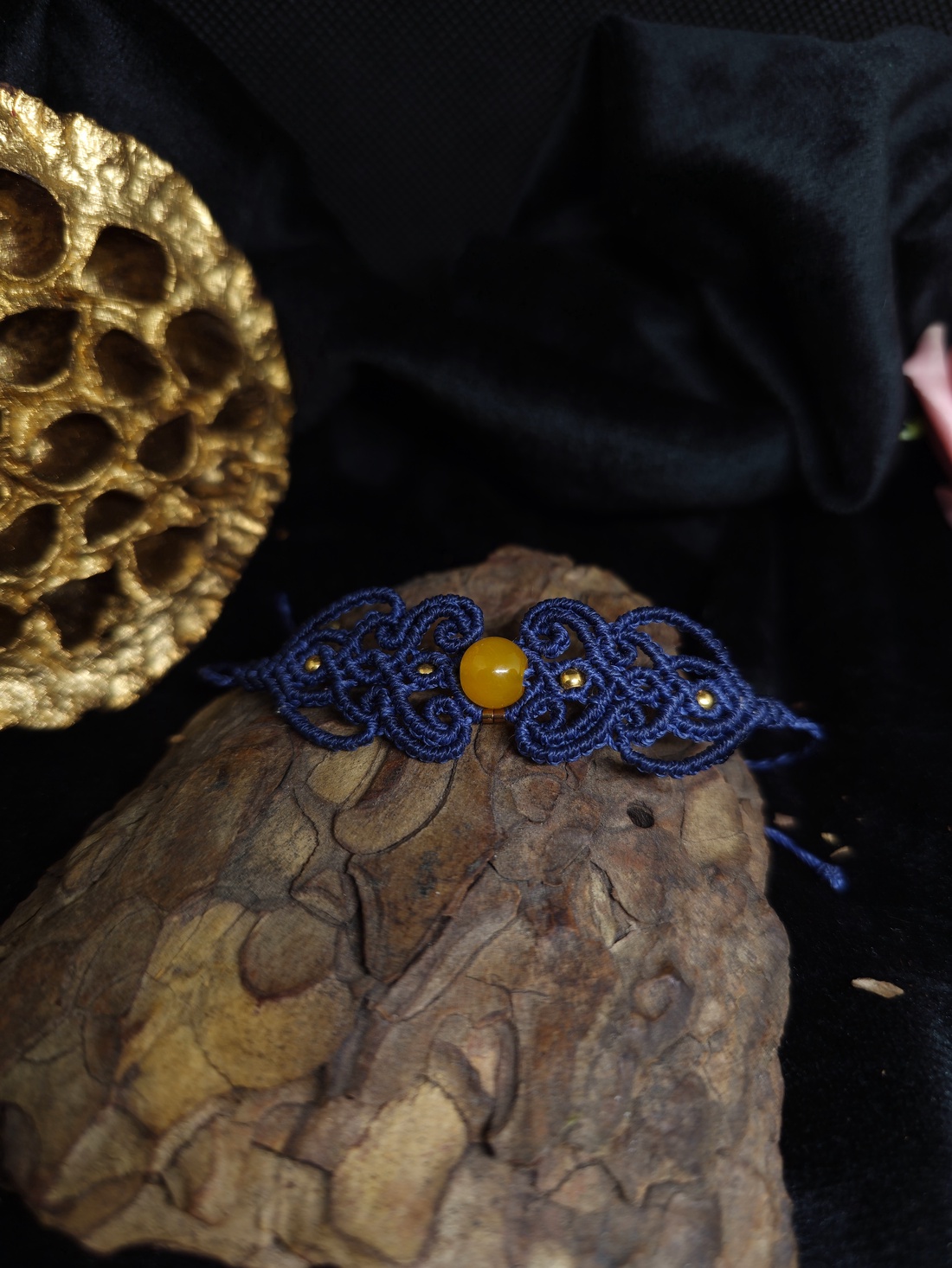 Bratara micro-macrame cu jad galben - bijuterii - brățări - brățări împletite - Artynos.ro