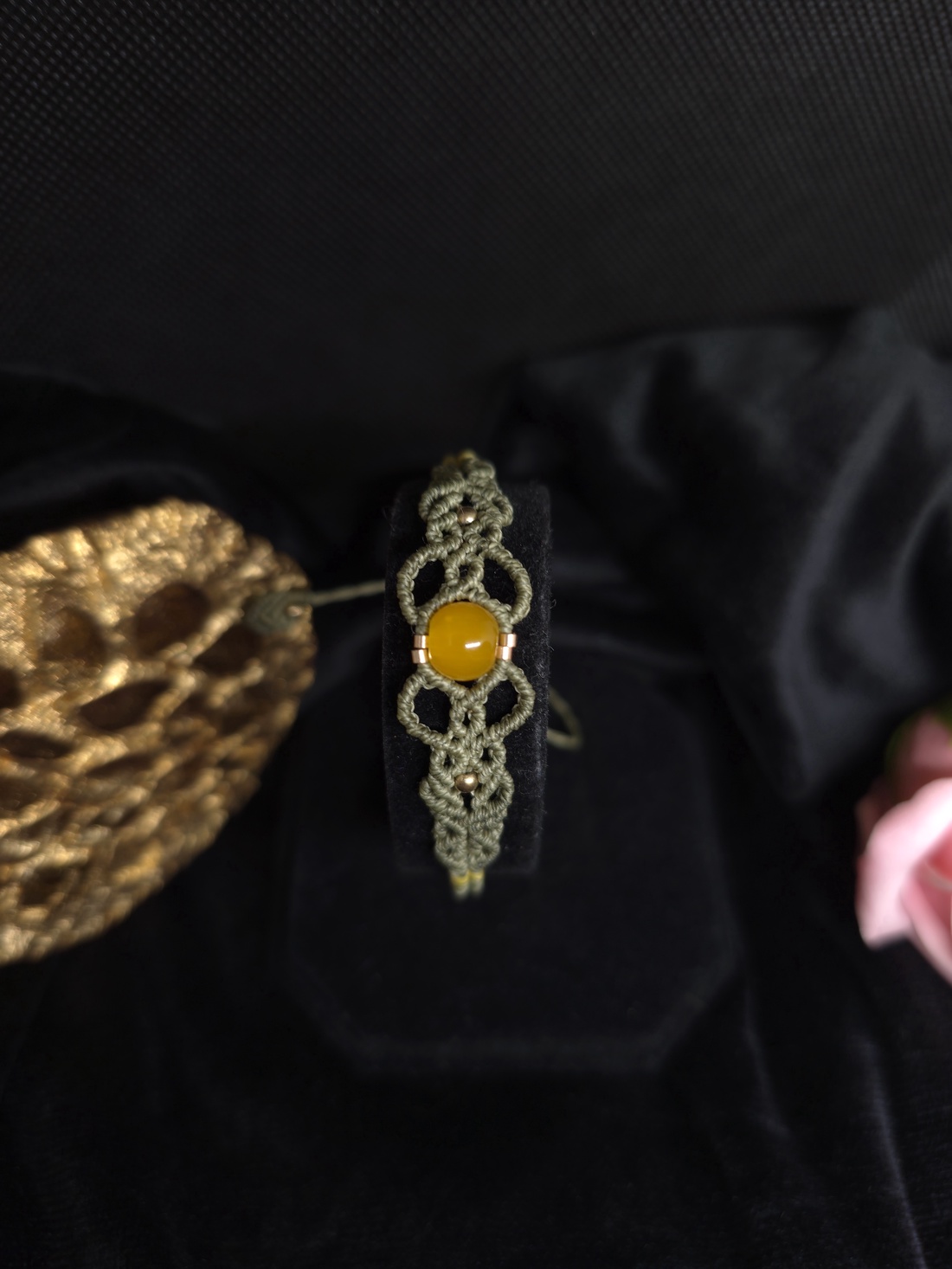 Bratara micro-macrame cu jad galben - bijuterii - brățări - brățări împletite - Artynos.ro