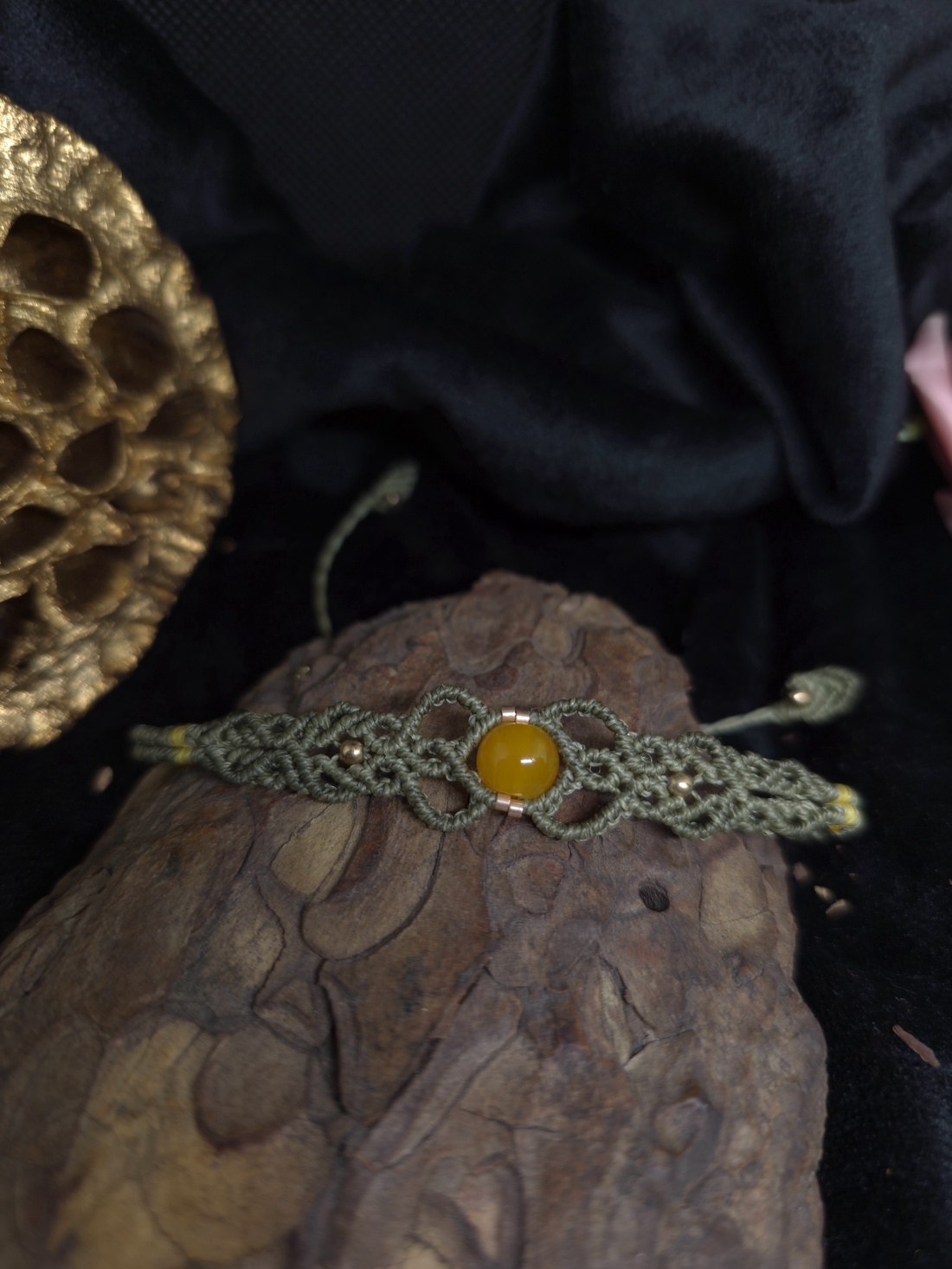 Bratara micro-macrame cu jad galben - bijuterii - brățări - brățări împletite - Artynos.ro