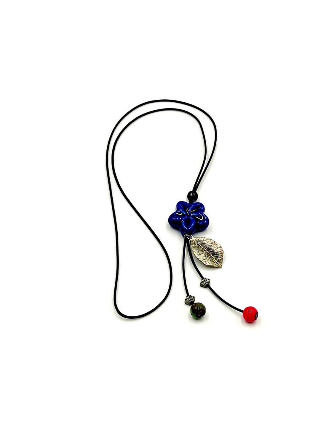 Colier snur cu accesorii metalice si margele din ceramica - bijuterii - coliere - coliere cu mărgele - Artynos.ro Colier snur cu accesorii metalice si margele din ceramica - bijuterii - coliere - coliere cu mărgele - Artynos.ro